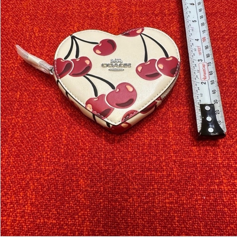 ❤️❤️❤️NEW coach heart shaped wallet  with cherry print/Gold hardware❤️❤️❤️